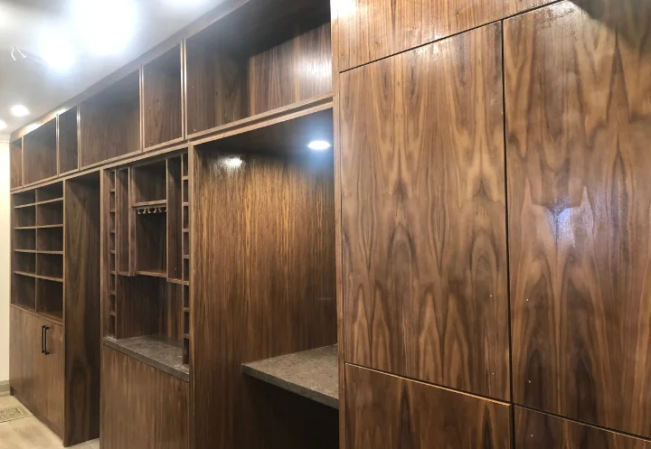 wood varnishing